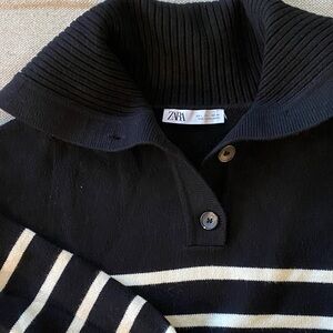 Zara Women’s Black and Cream Turtleneck Sweater L